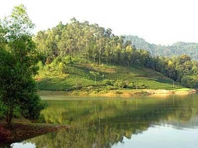Núi Cốc Lake
