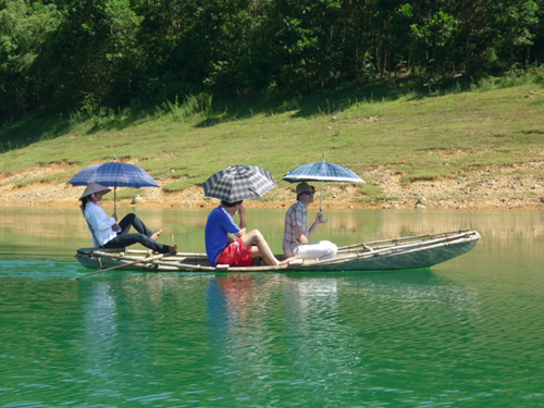 Cruises on Thac Ba lake