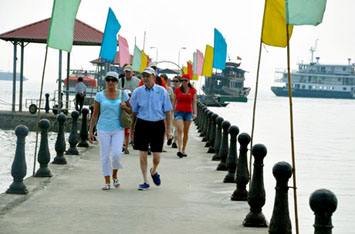 Tourist visit Halong bay