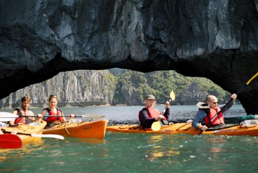 Kayaking in Ha Long Bay 