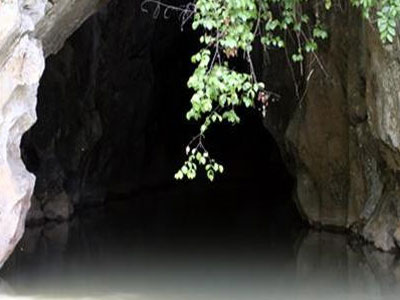 Enjoy Fantasy Landscape of Tham Tet Toong Grotto