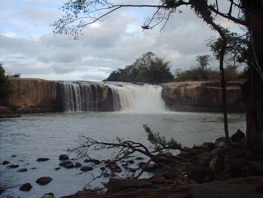 Trinh Nu Waterfall 