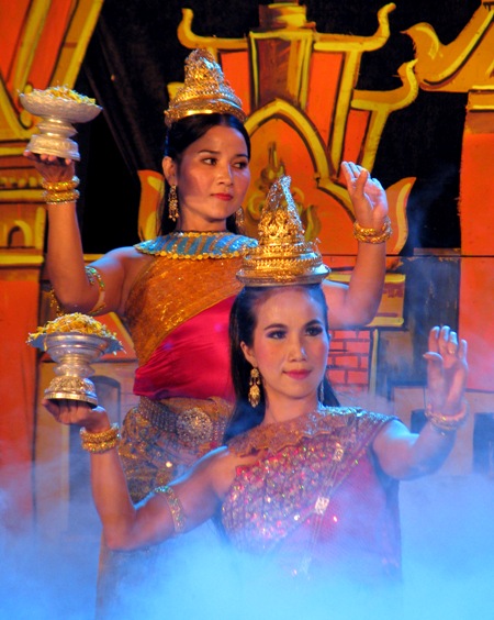 Khmer Traditional Ceremony lured Thousand of People 