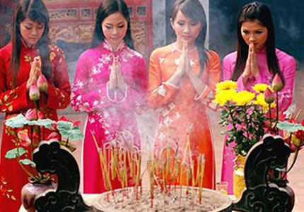 vietnamese tet traditional activities ancestors pagoda go