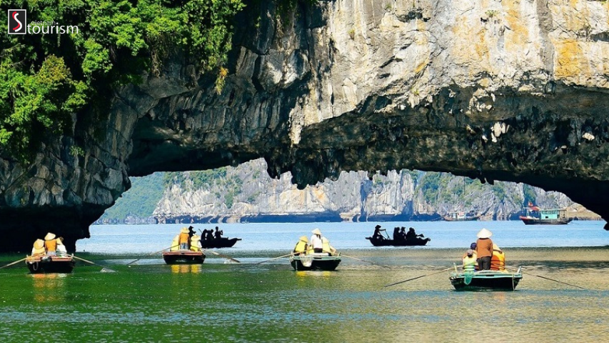 Explore-Halong-Bay-in-4-days-in-Vietnam