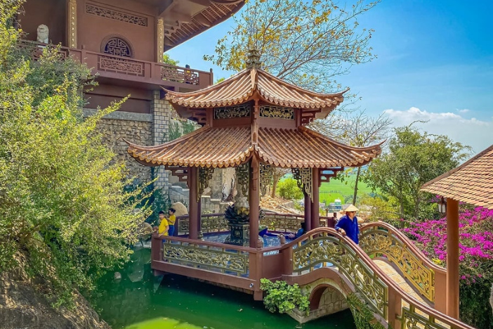 Hang-Pagoda-Binh-Thuan-Vietnam