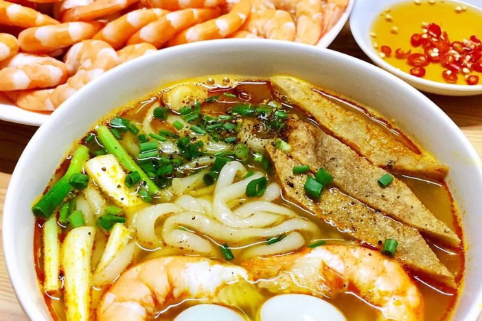 Must-try-Banh-Canh-Cha-Ca-when-visit-Mui-Ne-VietNam