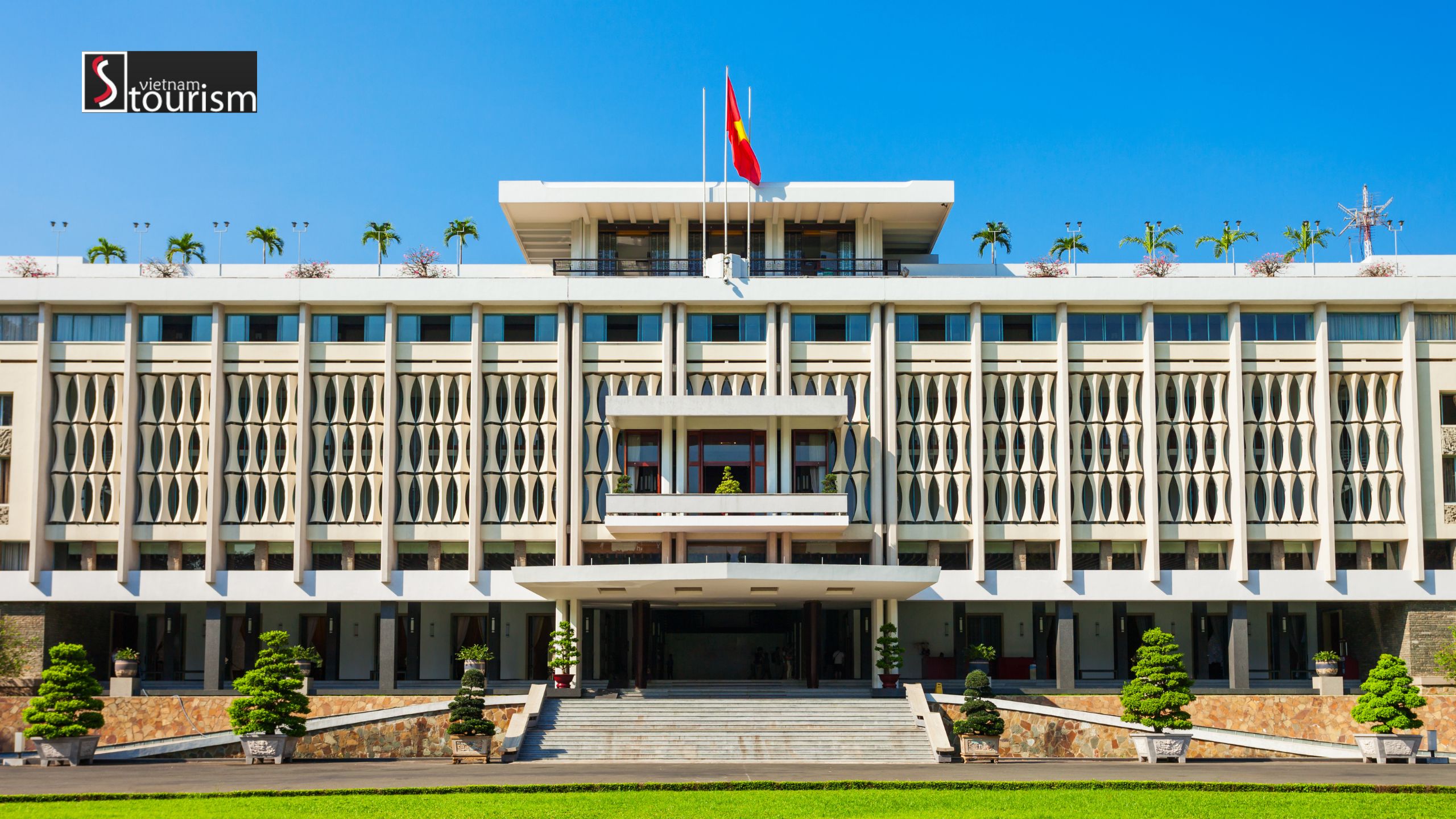 The Independence Palace is a popular historical site in Ho Chi Minh City with both foreign and domestic visitors