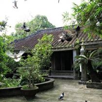 Impressive old houses in Tuy Loan
