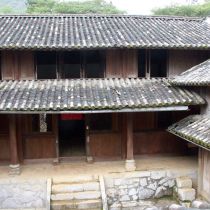 Vuong palace (Vua Meo), a symbol of the past glory