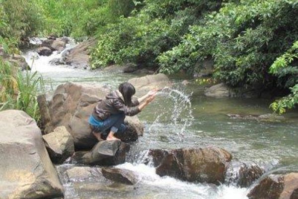 Suoi Mo Stream in Dai Lao awaits tourist footprints