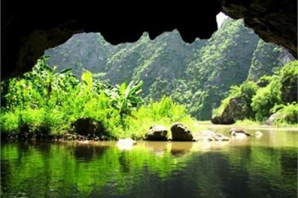 Tam Coc – Bich Dong is called “A terrestrial Ha Long Bay