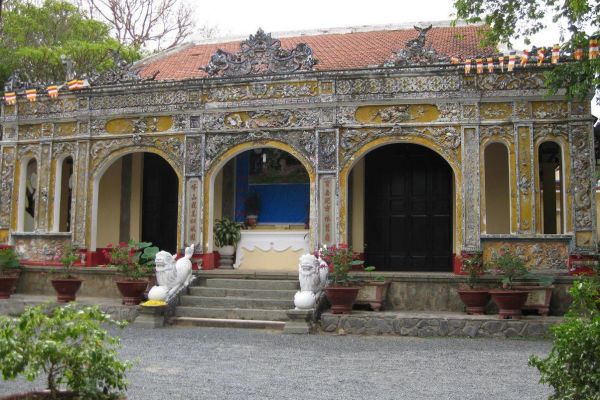 Buu Phong Temple 