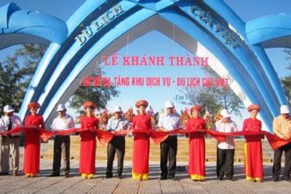 Inaugurating Cua Viet tourist area in Quang Tri