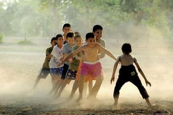 New trend in Vietnamese youth: The photos of childhood games