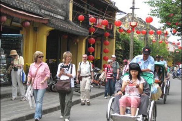 In july, the number of foreign tourists increased of 11.6 percent over June