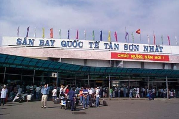 Foreign visitors and overseas Vietnamese lukewarm about tax refunds on VN purchases