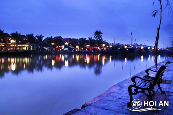 Ancient Hoi An Town sees rush of tourists during Tet