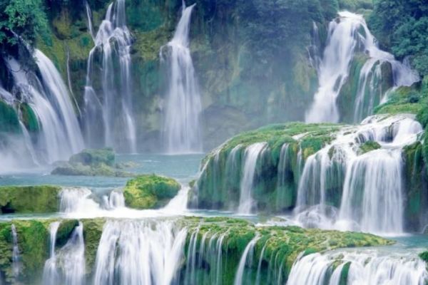 Cao Bang: Ban Gioc Waterfalls' Beautiful Attracts Tourists 
