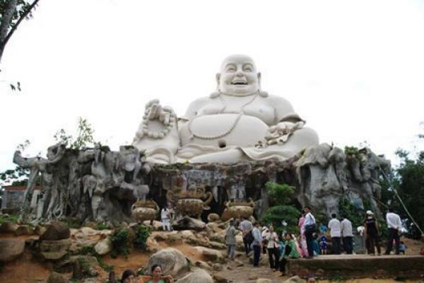 Vietnamese Buddha statues establish Asian records