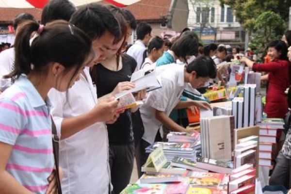 Free book reading festival to open in Hanoi