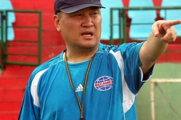 First V-League coach loses his job