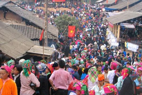 Khau Vai love market culture-tourism week opens