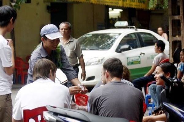 Foreign travelers in Hanoi apprehensive of theft