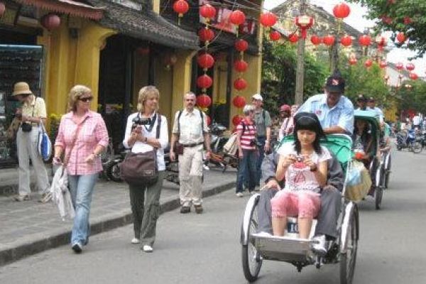 Foreign tourists raise up 30%