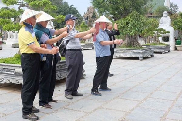 Chinese tourists flock to Ha Long