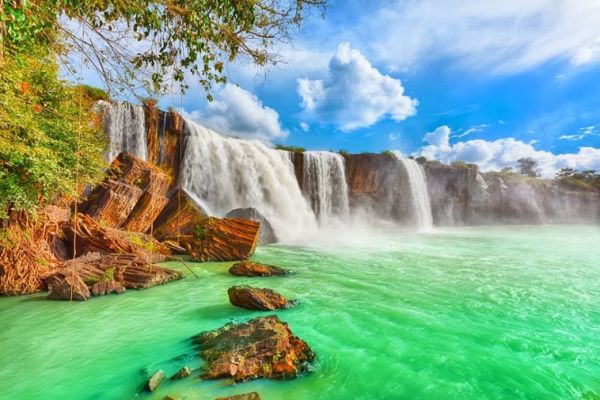 Trinh Nu Waterfall 