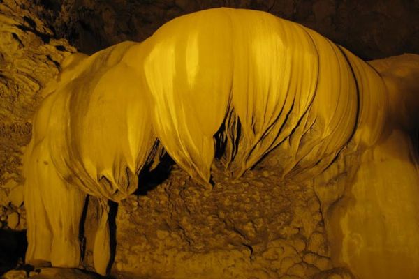 Visiting Nguom Ngao Cave to admire masterpiece in stone