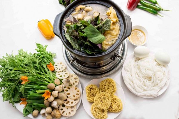 Enjoy goat hotpot in a cold day