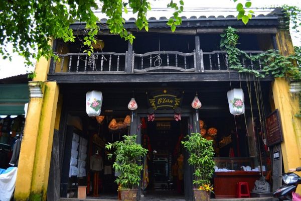 Hoi An old town, ancient style - oriented architect