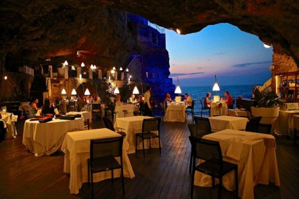 Dining service terminated in Ha Long Bay’s caves
