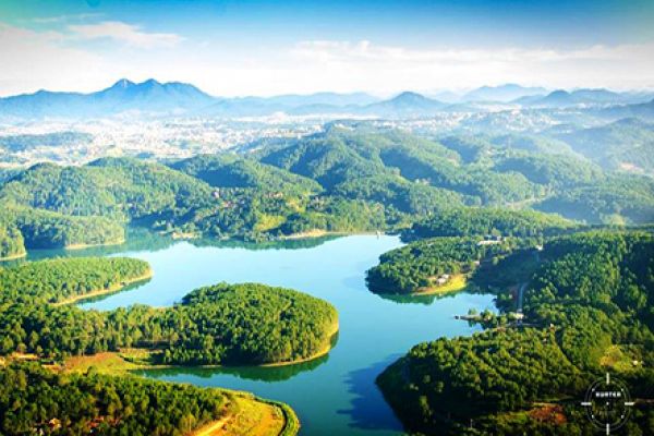 Tuyen Lam Lake becomes national tourist site