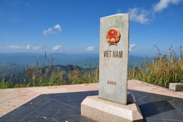 Trekking to the west pole in Vietnam 