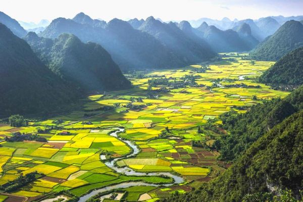The amazing beauty of Bac Son Valley