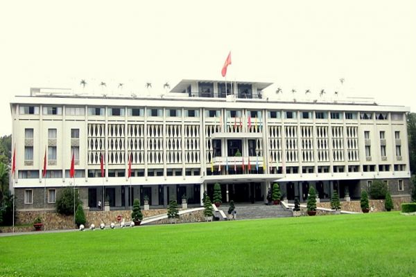 Have a walk in the Independence Palace 