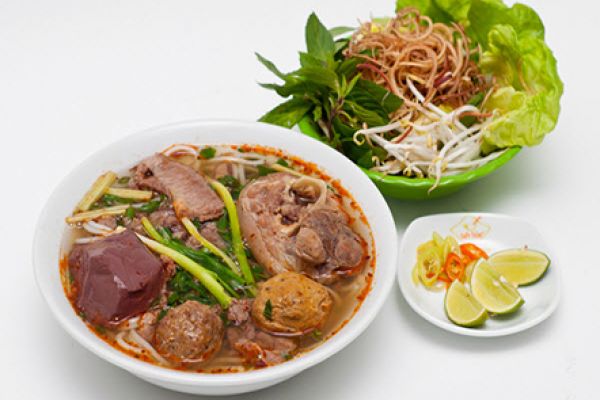 Hue beef noodle soup (bún bò Huế) - a perfect noodle soup 