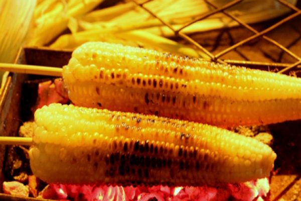A winter snack of Hanoians - Grilled Corn
