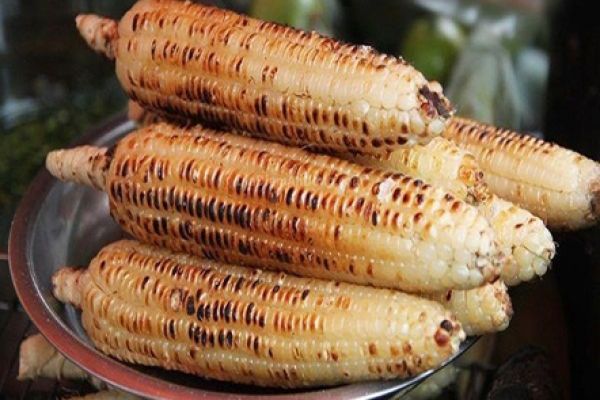 Grilled corn - a favourite snack in winter of Hanoians