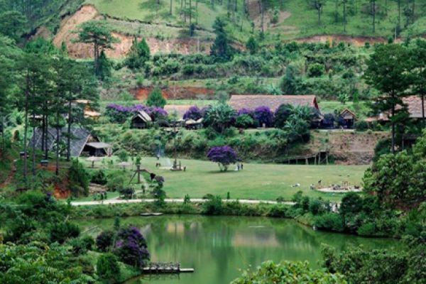The peaceful beauty of Cu Lan village 