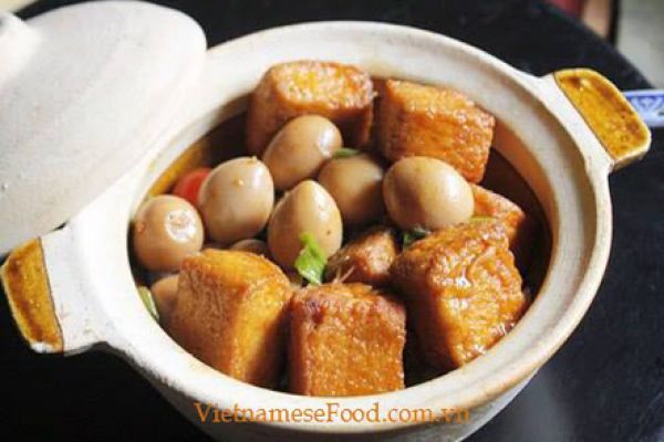Braised Tofu with Quail Eggs Recipe (Trứng Cút Kho Đậu Hũ)