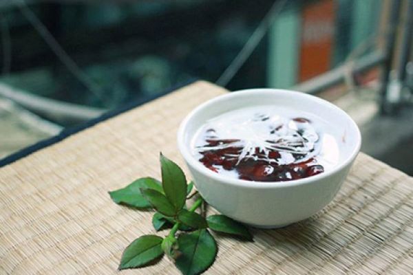 Red Bean Sweet Soup with Tapioca and Coconut Milk (Chè Đậu Đỏ Cốt Dừa)