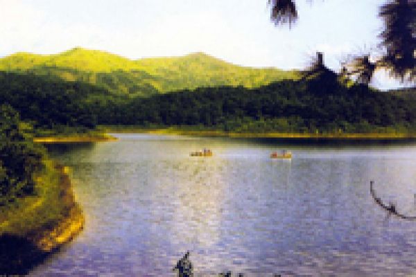 Cam Son Lake