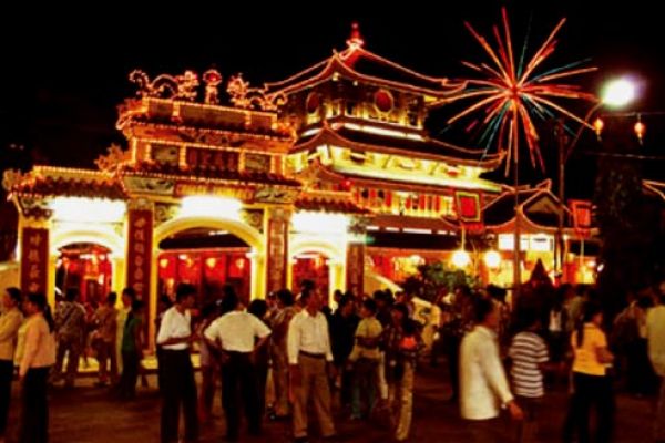 Pilgrims flood Ba Chua Xu Temple Festival