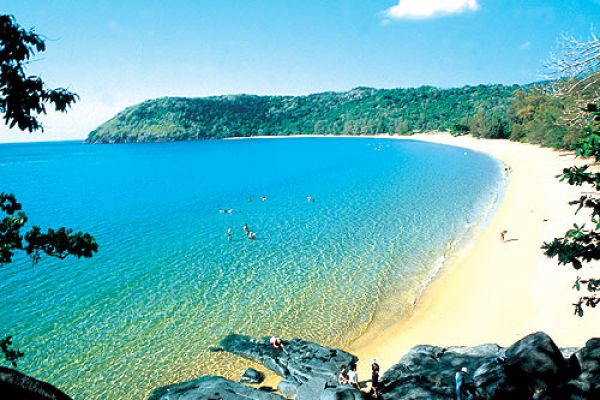  Travelers flock to beaches to avoid summer heat 