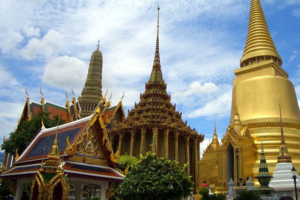 Foreign countries attracts Vietnamese more than local attractions
