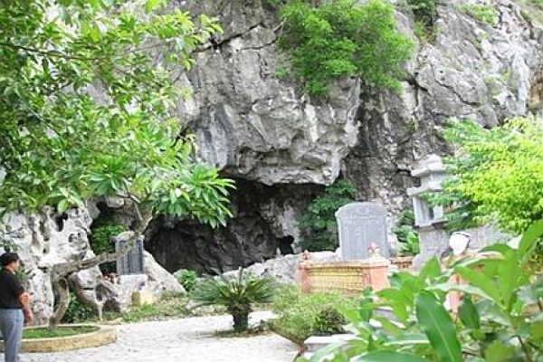Hoa Tien Cave and Railway Cemetery recognized as historic monument